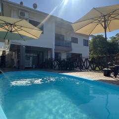 Casa dos Gerânios com Piscina - 4 Quartos climatizados, espaçosa ideal para encontro de grupos e familiares, próximo do Parque Termal!