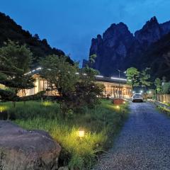 Zhangjiajie Jianwai Qijing Resort & Spa