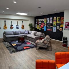 Groovy Retro Music Lovers Mid-Mod Experience! - Downtown Prime