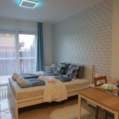 Airport Luxury Apartment with Balcony + Free parking