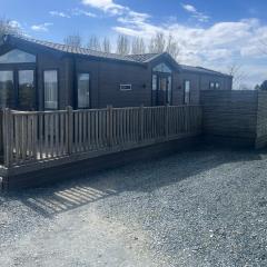 Dog Friendly Lodge with hot tub Quiet Location