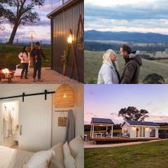 Gumnut Cottage Gippsland - Tiny Romantic Escape w King Bed Fireplace Mountain Views