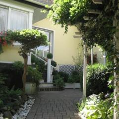 Große Ferienwohnung mit Balkon und Garten