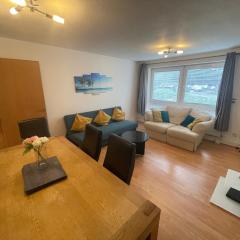 Spacious Apartment near Heathrow with Allocated Parking