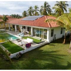 Casa Carey Lajas Pty Exclusive Beachfront Villa