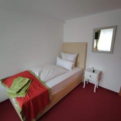 Room in Guest room - Comfortable single room with shared bathroom and kitchen