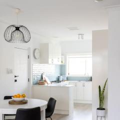 Casa Del Soul, on the beach, steps to Henley Square!