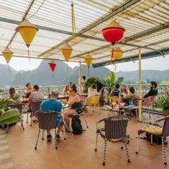 Phong Nha Jasmine Hostel & Roof Top Bar