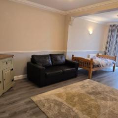 Avala, 5/6 Bed House in Romford
