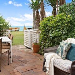 Absolute Beachfront 2BR Pet-Friendly Terrace - The Coachhouse
