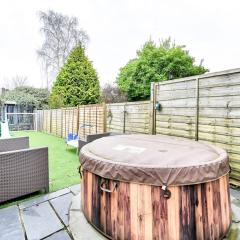 The Perfect Retreat-3 bedroom garden with Hot Tub