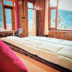 BESTIE WOODEN COTTAGE JIBHI
