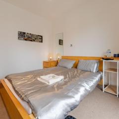 Private Ensuite Room Cardiff City Center - SwiftStay