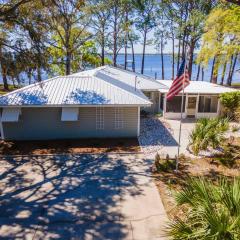 Perfect Summer Vacation/ Waterfront Property/Bay Views/ Ocean Views/ Boat Dock/ Kayak/Dog Friendly!