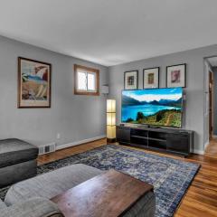 Gorgeous 2 Queen Bedroom Apartment in North Buffalo with 70 inch TV