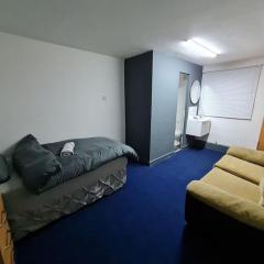 Room near East Midland Airport Room 6