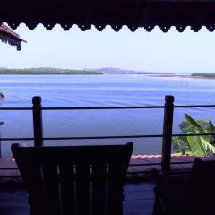 WOODEN CHALET ON THE RIVER BANKS