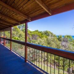 Bimbimbi - Two-Bedroom Rustic Holiday Hideaway with Gorgeous Views in Historic 1770