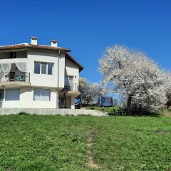 "House of swallows" vacation home, close to Sofia