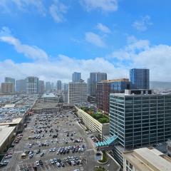 Luxury Ala Moana Resort 25th floor with balcony