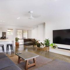 Benowa 1 Bedroom renovated townhouse