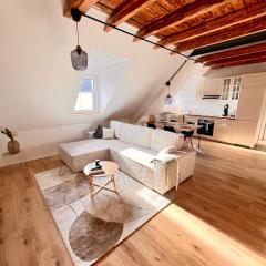 Dachgeschoss-Maisonette-Apartment mit Klimaanlage