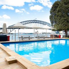 Harbourside Apartment with Spectacular Pool