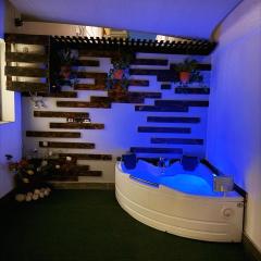 Private Jacuzzi suite apartment with garden