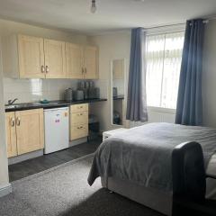 Studio Flat 7 With Private Shower & WC