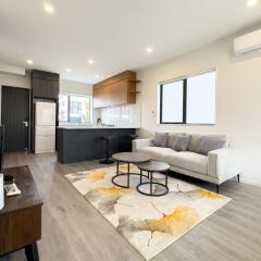 Modern 3-bds townhouse in South Auckland