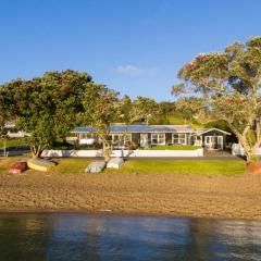 The Nest Russell Waterfront Central Cottage