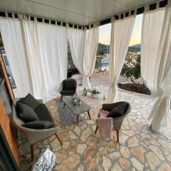 Tolles Ferienhaus in Kornati mit Whirlpool, Terrasse und gemeinschaftlichem Pool
