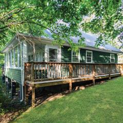 Cozy Cottage w Hot Tub, Fire Pit, WiFi & Sunroom!