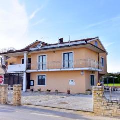 Komfortable Wohnung in Savudrija mit Grill, Garten und Terrasse