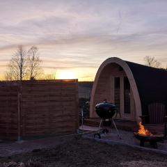 Romantisches Holz-Iglu Optional mit Hotpot mit Whirlpoolfunktion und LED Unterwasserbeleuchtung