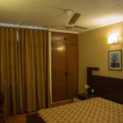 Room in BB - 1 Private Room In 3 Room Bnb In Hauz Khas in Center Delhi