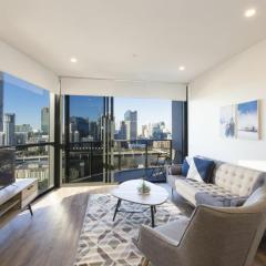 Central Location 1BR APT w City view South BNE