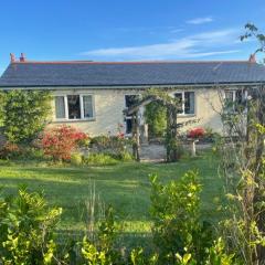 Grandma's Honeycomb Cottage - a quiet, charming, cosy retreat in the countryside only 2 miles from one of Cornwall's best beaches