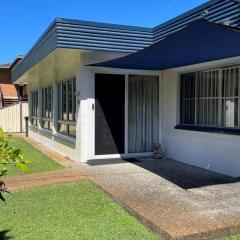 Pet Friendly home walking distance to Surf Beach - North St, Woorim