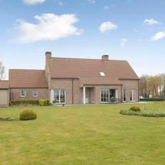 Family house with a beautiful view in Damme