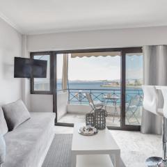 Chic, Modern Seaside Oasis in Sunny Piraeus!