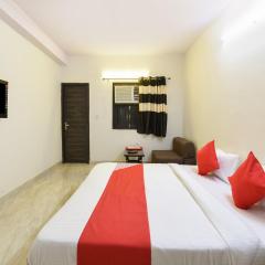 OYO Club Residency Near Tdi Mall