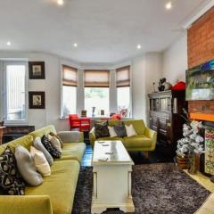 Quirky 4 Bedroom Apartment with Terrace