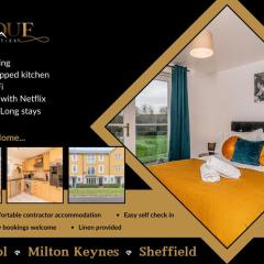 Milton 5BR House with free parking, 3.5 Bathrooms ideal for CONTRACTORS & WEEKEND stays