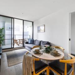 A Stylish 2BR Apt Near Melbourne Central