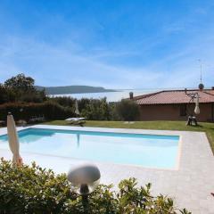 Panorama lake view, pool & garden, 2 bathrooms, kingsize & single-beds, fast Internet