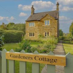 Gardeners Cottage - Hot Tub Packages Available