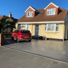 Sunny 4 bedroom detached chalet bungalow