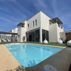 Holyhome villa cinema perfect for families