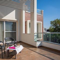 StayVista at Rootanian with Bathtub & Terrace